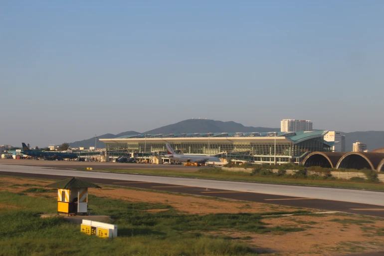 Da_Nang_International_Airport,_Vietnam.jpg